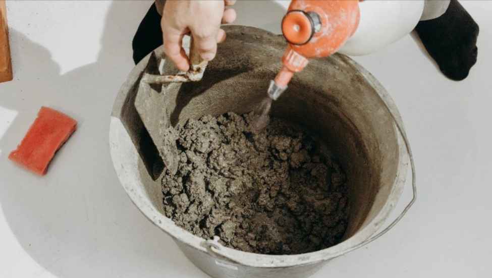 How to Mix Concrete in a Bucket